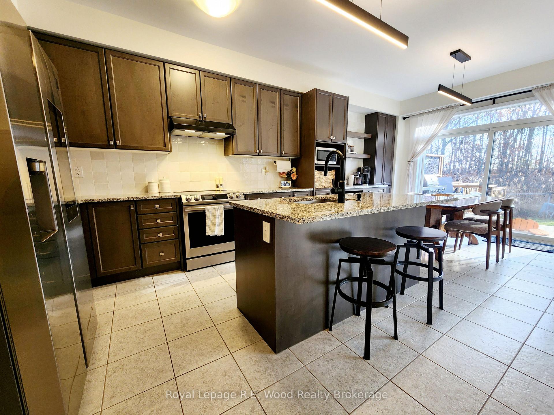 Photo 5 of 93 Cactus Crescent, Hamilton, Stoney Creek Mountain — HOMEH