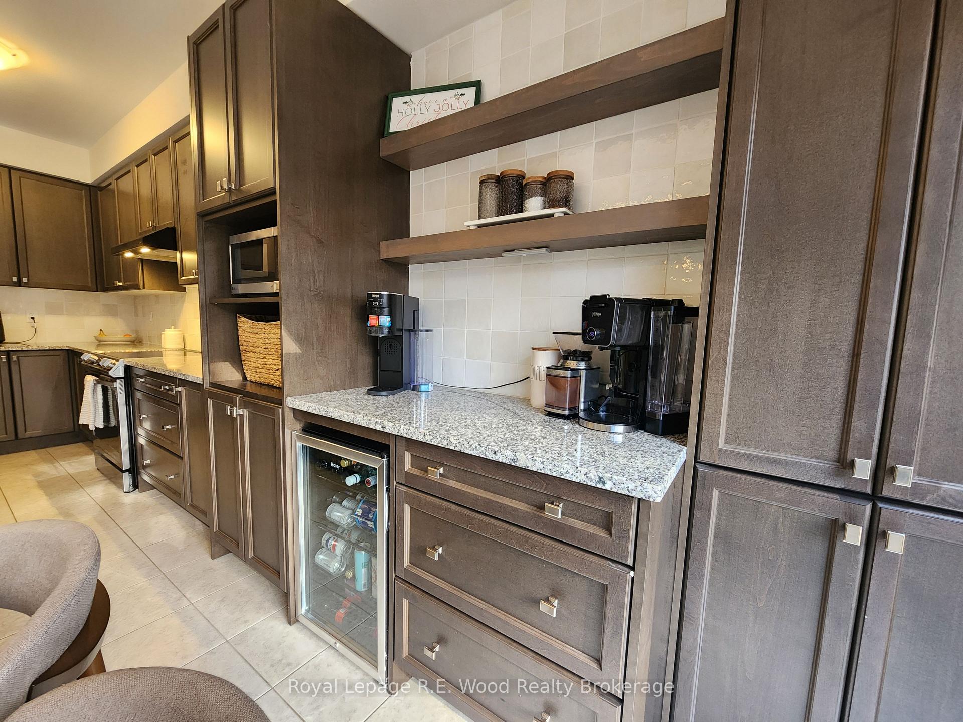 Photo 6 of 93 Cactus Crescent, Hamilton, Stoney Creek Mountain — HOMEH