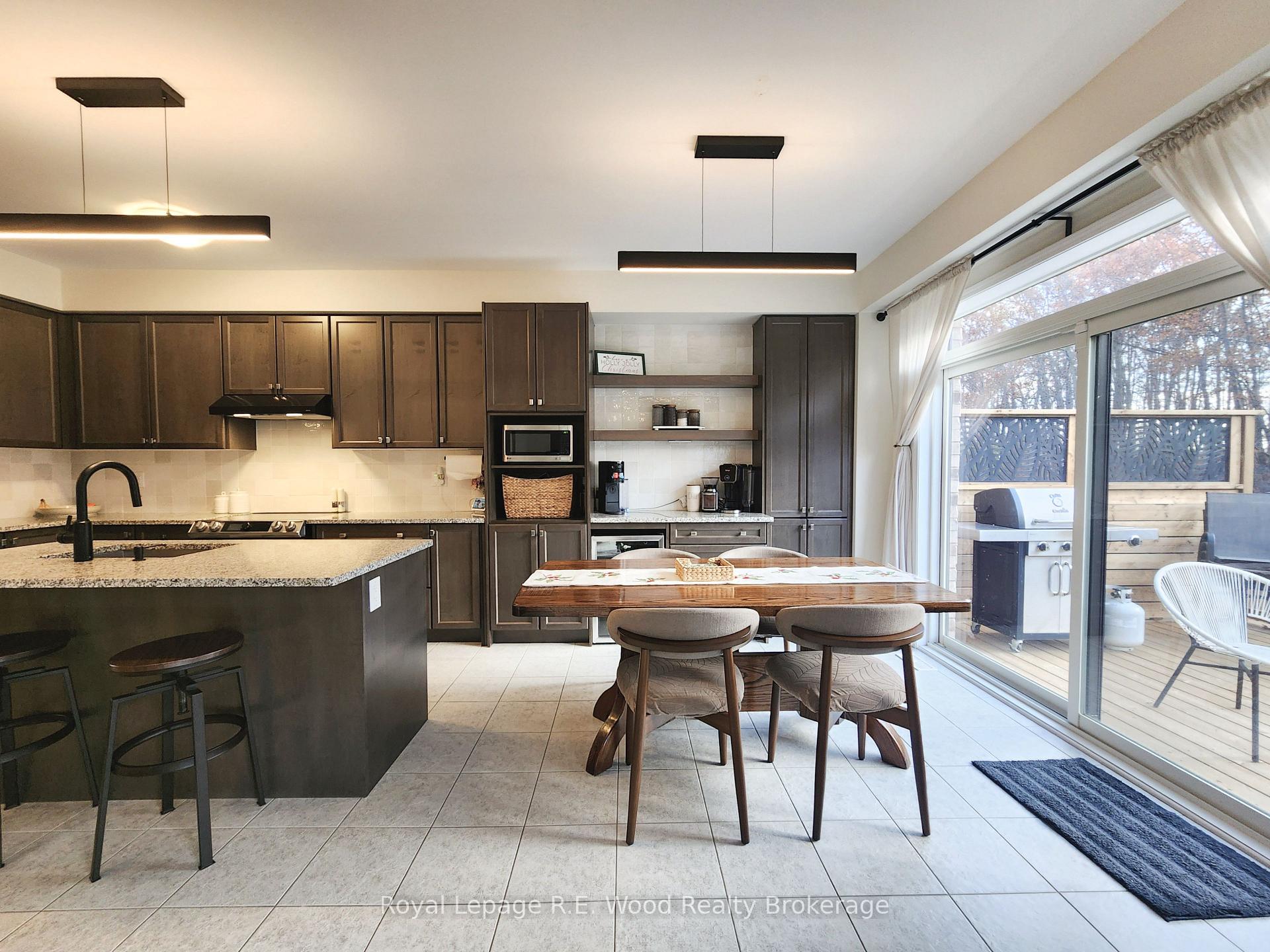 Photo 7 of 93 Cactus Crescent, Hamilton, Stoney Creek Mountain — HOMEH