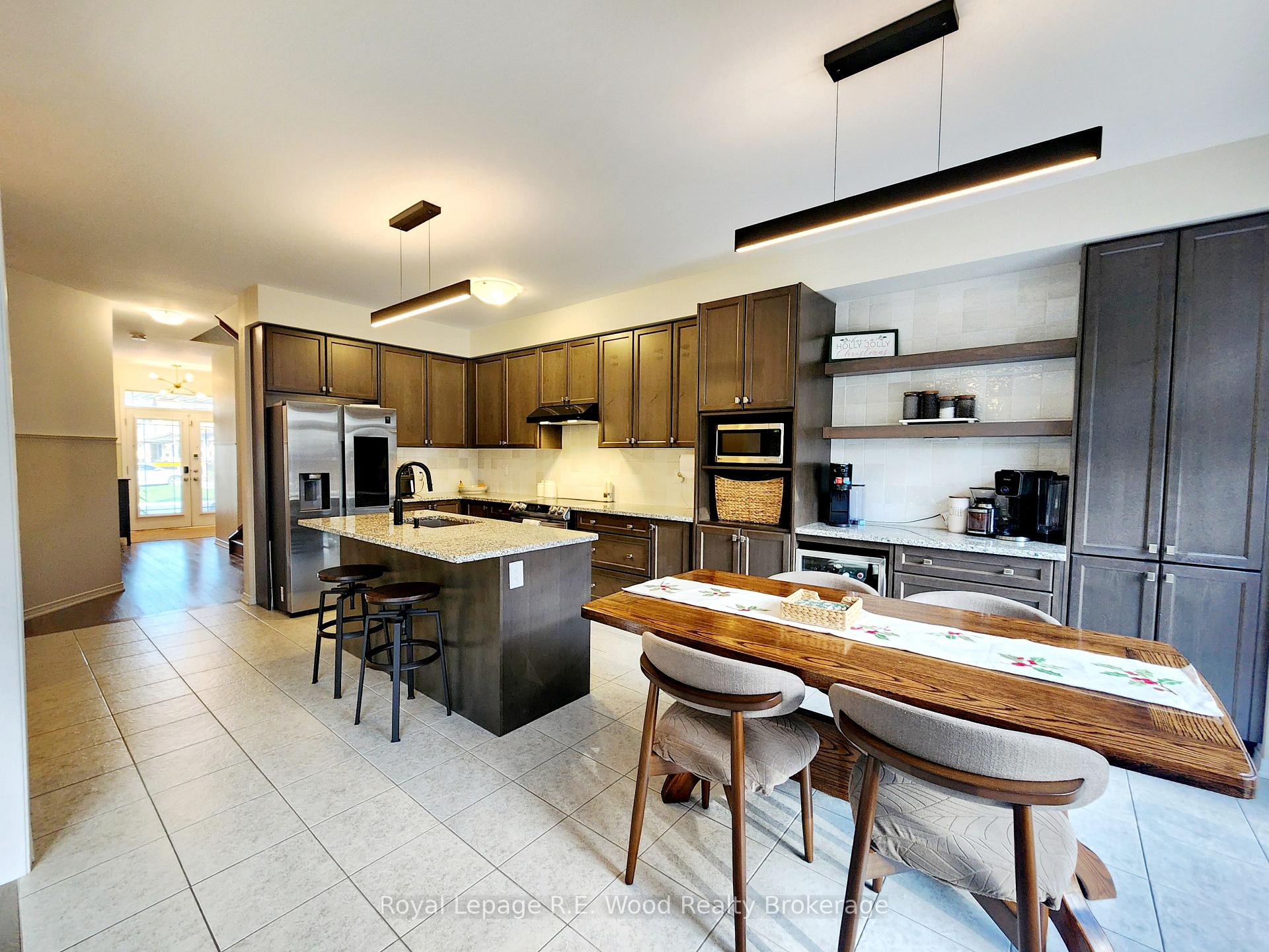 Photo 8 of 93 Cactus Crescent, Hamilton, Stoney Creek Mountain — HOMEH