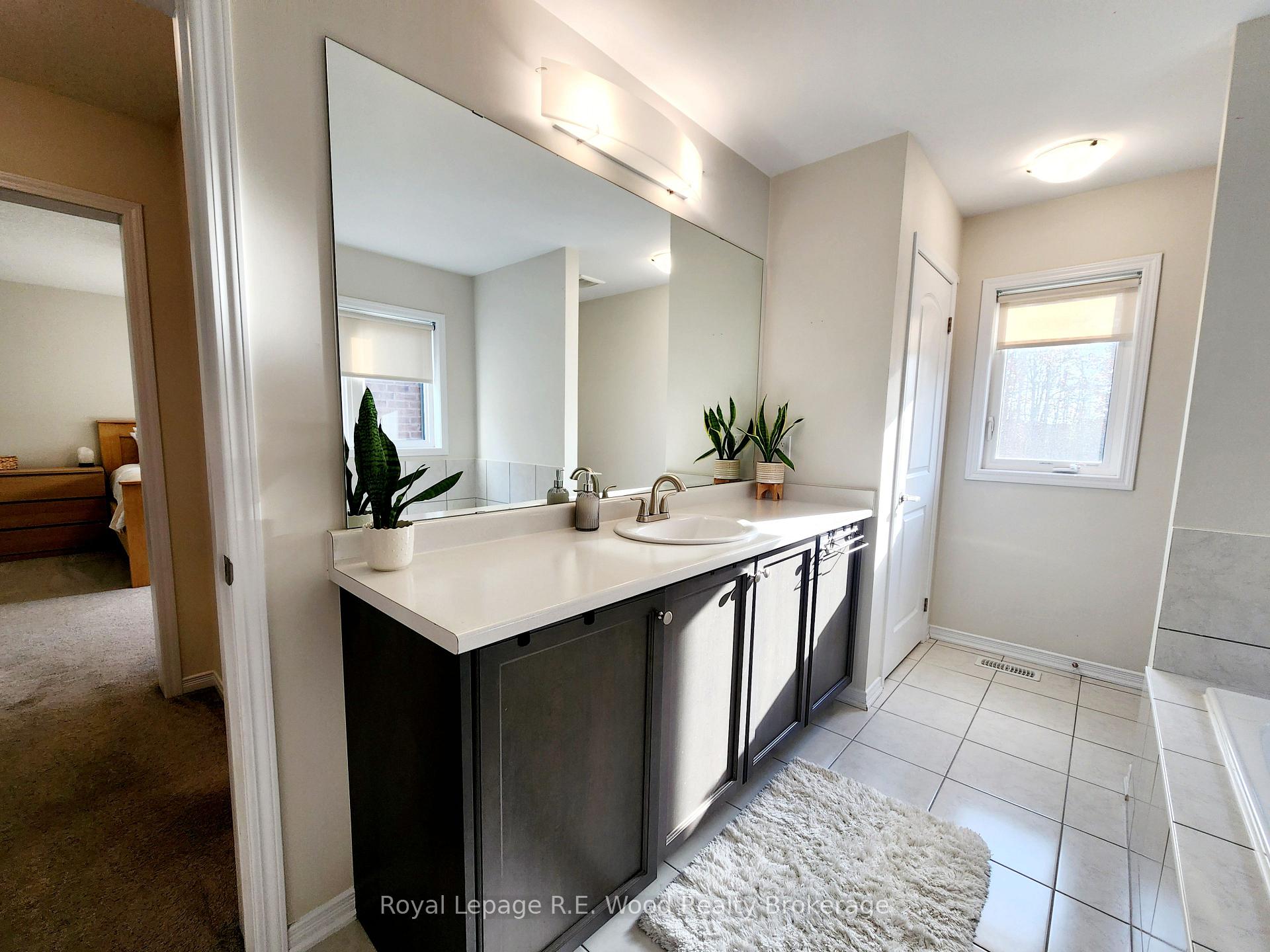 Photo 27 of 93 Cactus Crescent, Hamilton, Stoney Creek Mountain — HOMEH