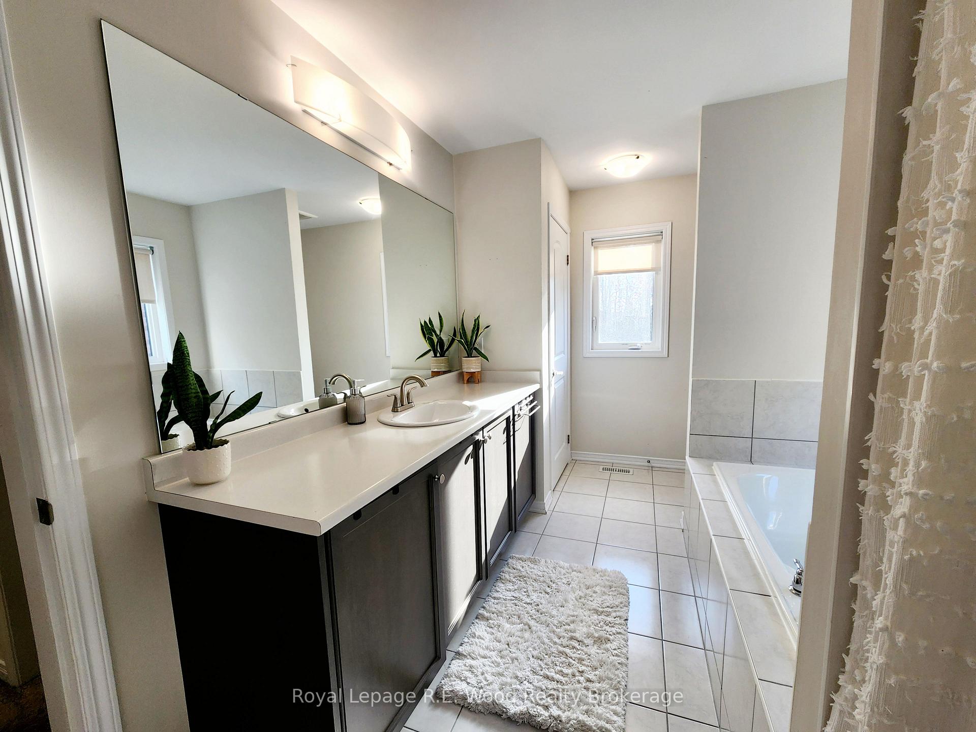 Photo 28 of 93 Cactus Crescent, Hamilton, Stoney Creek Mountain — HOMEH