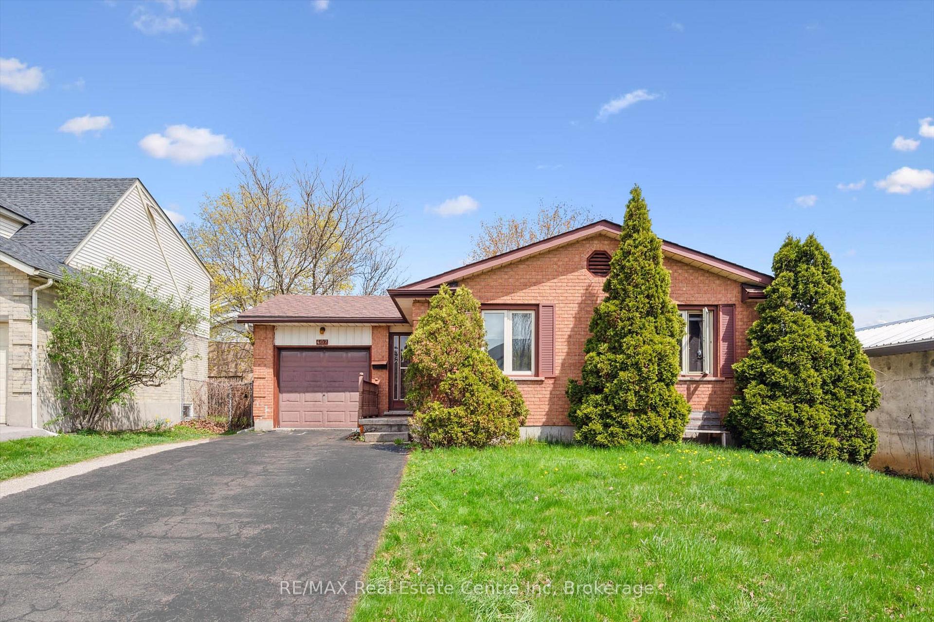 Photo 2 of 407 Ironwood Road, Guelph, Kortright West — HOMEH
