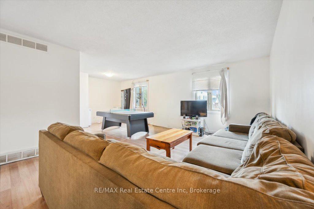 Photo 3 of 407 Ironwood Road, Guelph, Kortright West — HOMEH