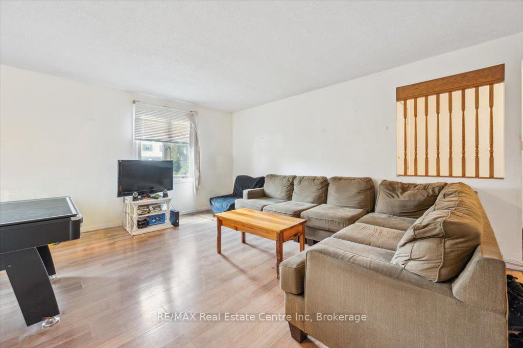 Photo 4 of 407 Ironwood Road, Guelph, Kortright West — HOMEH