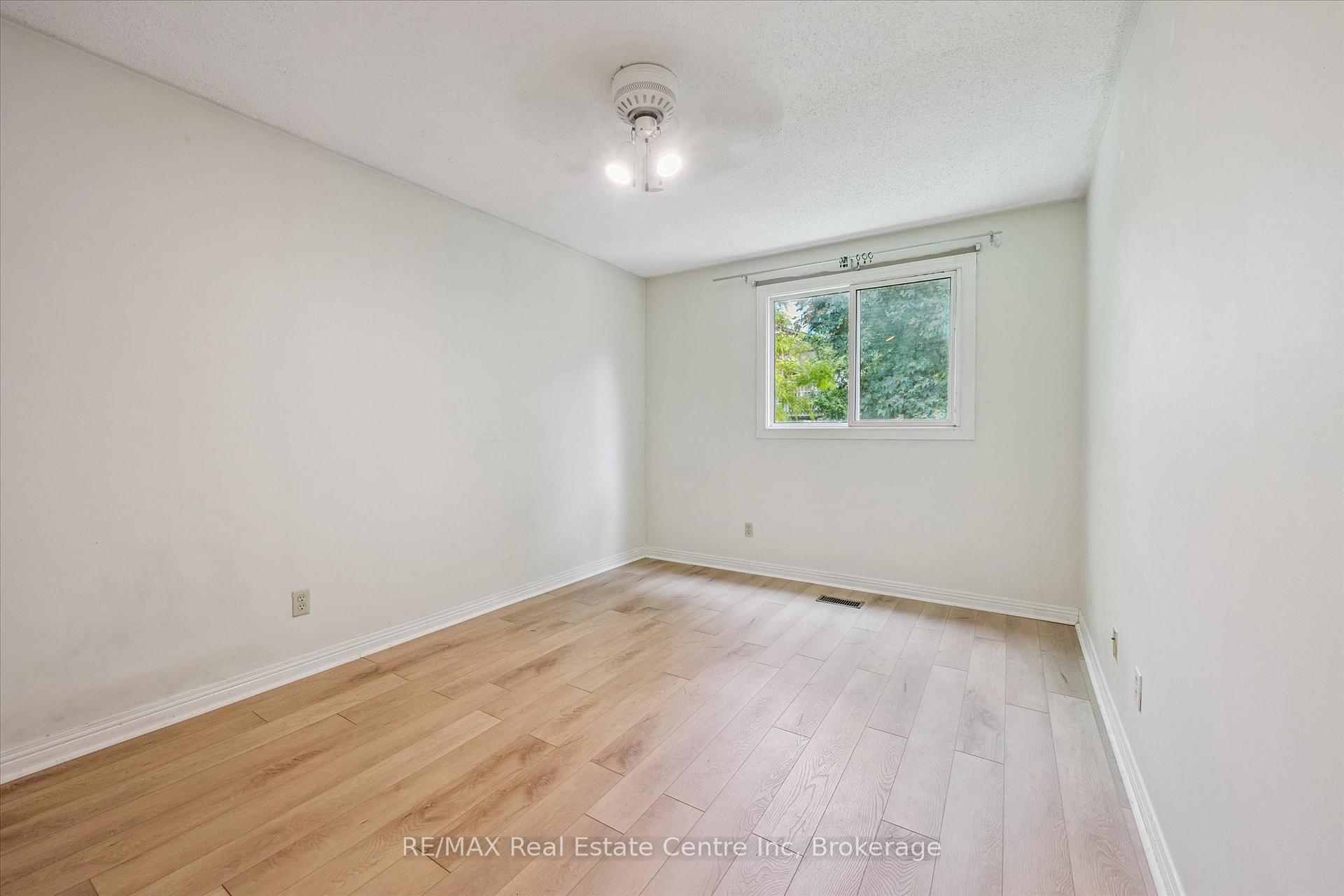 Photo 8 of 407 Ironwood Road, Guelph, Kortright West — HOMEH