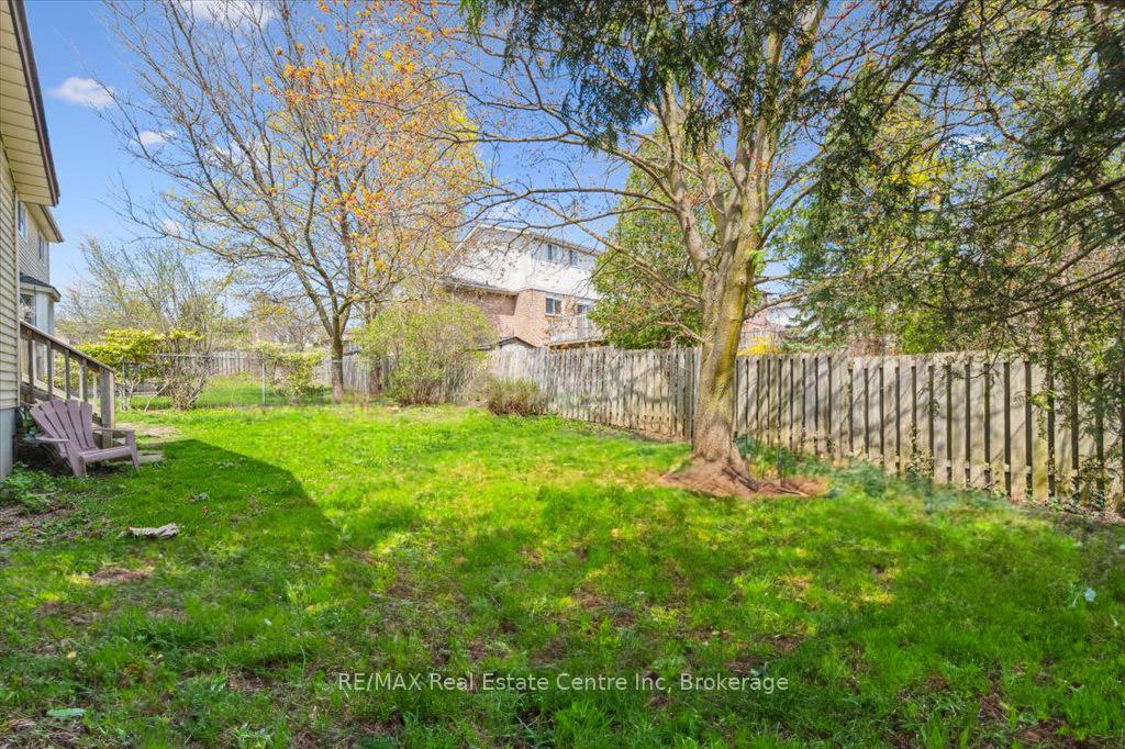Photo 24 of 407 Ironwood Road, Guelph, Kortright West — HOMEH