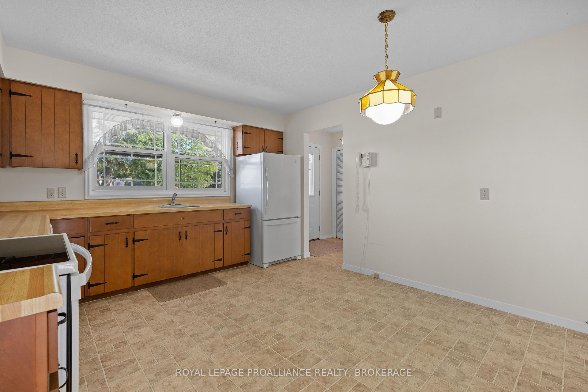 Photo 8 of 3297 McGarvey Road, Frontenac, Frontenac South — HOMEH