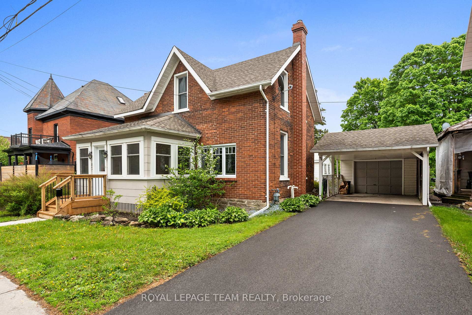 Photo 1 of 82 Lake Avenue E, Carleton Place — HOMEH