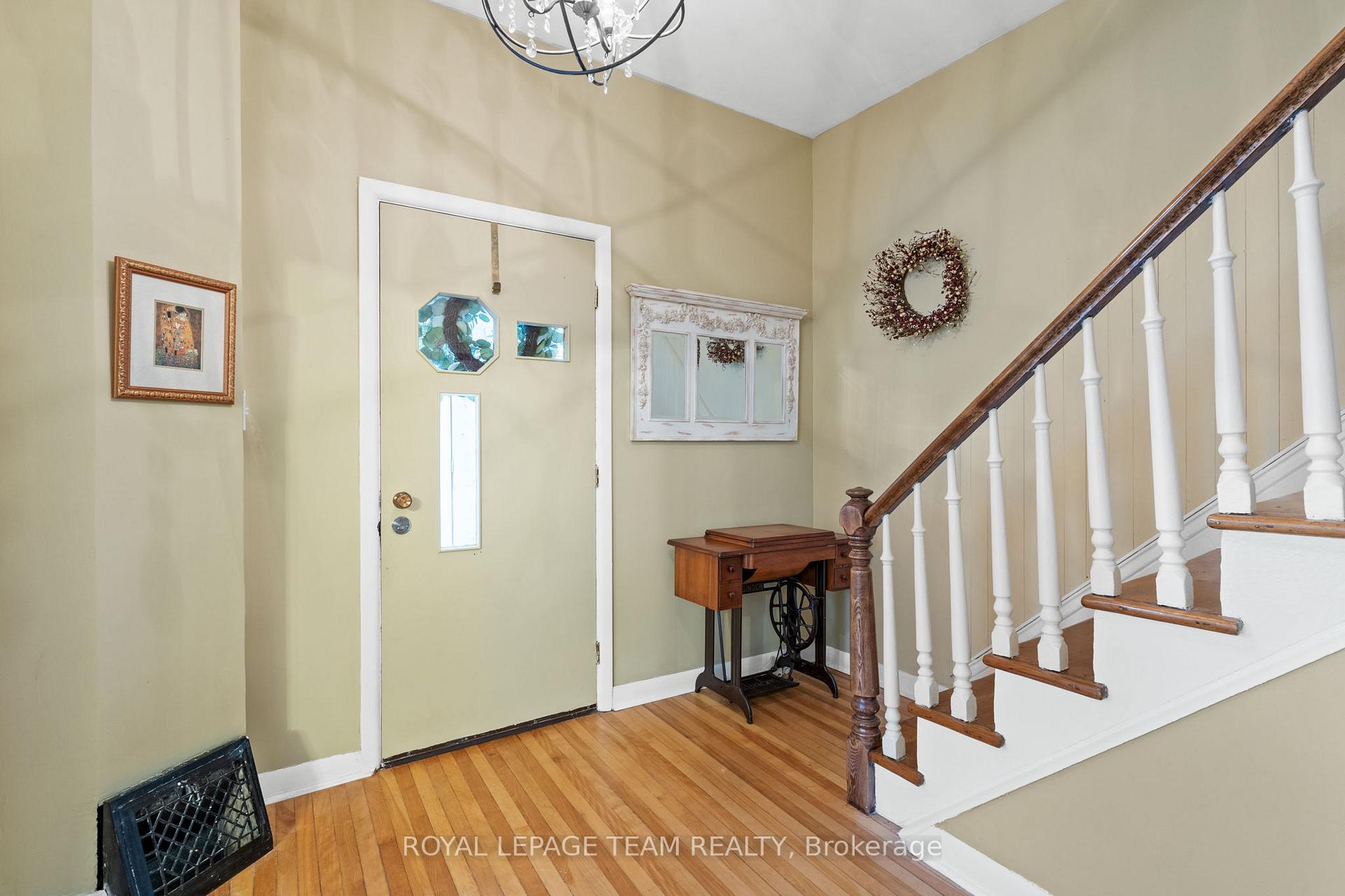 Photo 10 of 82 Lake Avenue E, Carleton Place — HOMEH