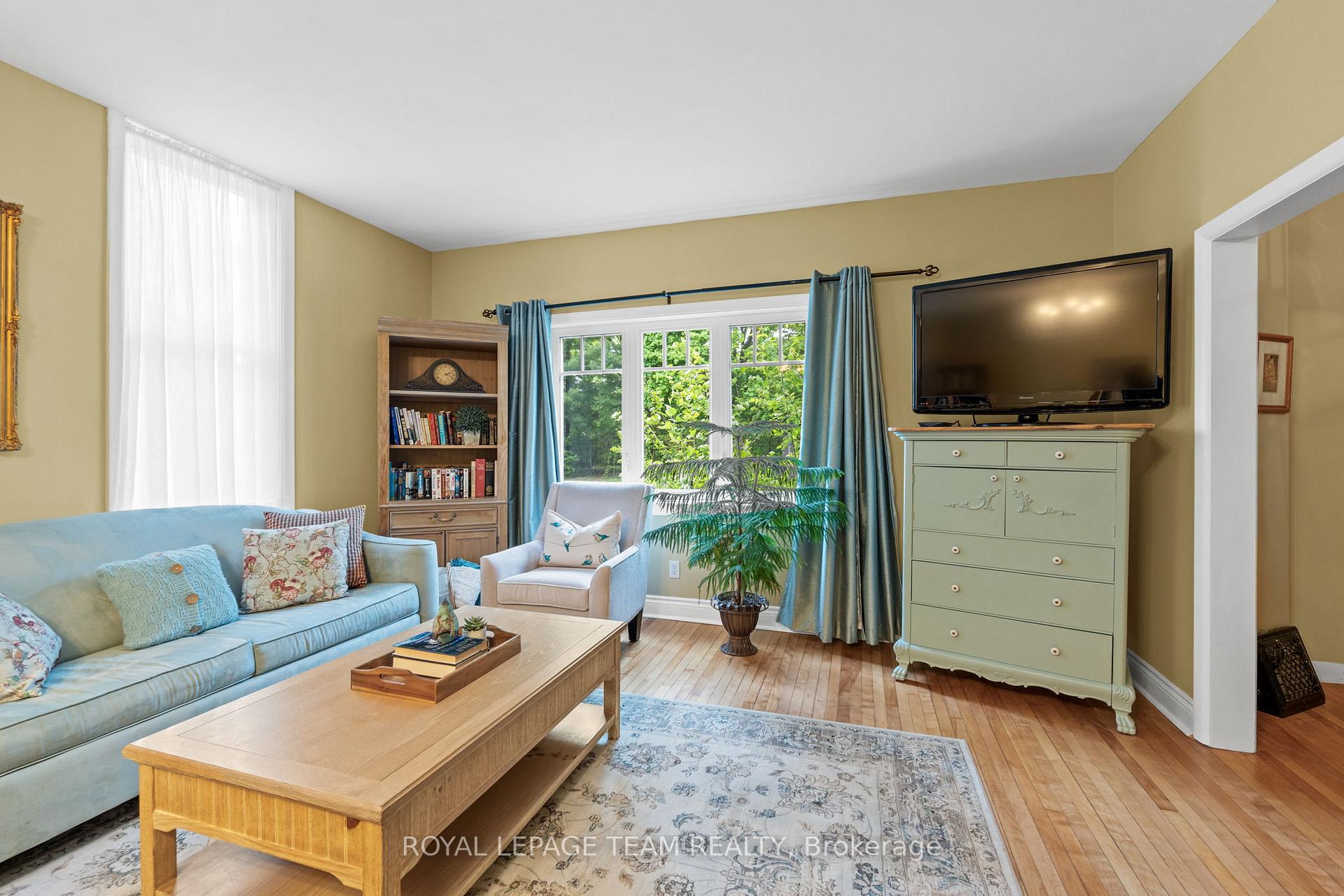 Photo 9 of 82 Lake Avenue E, Carleton Place — HOMEH