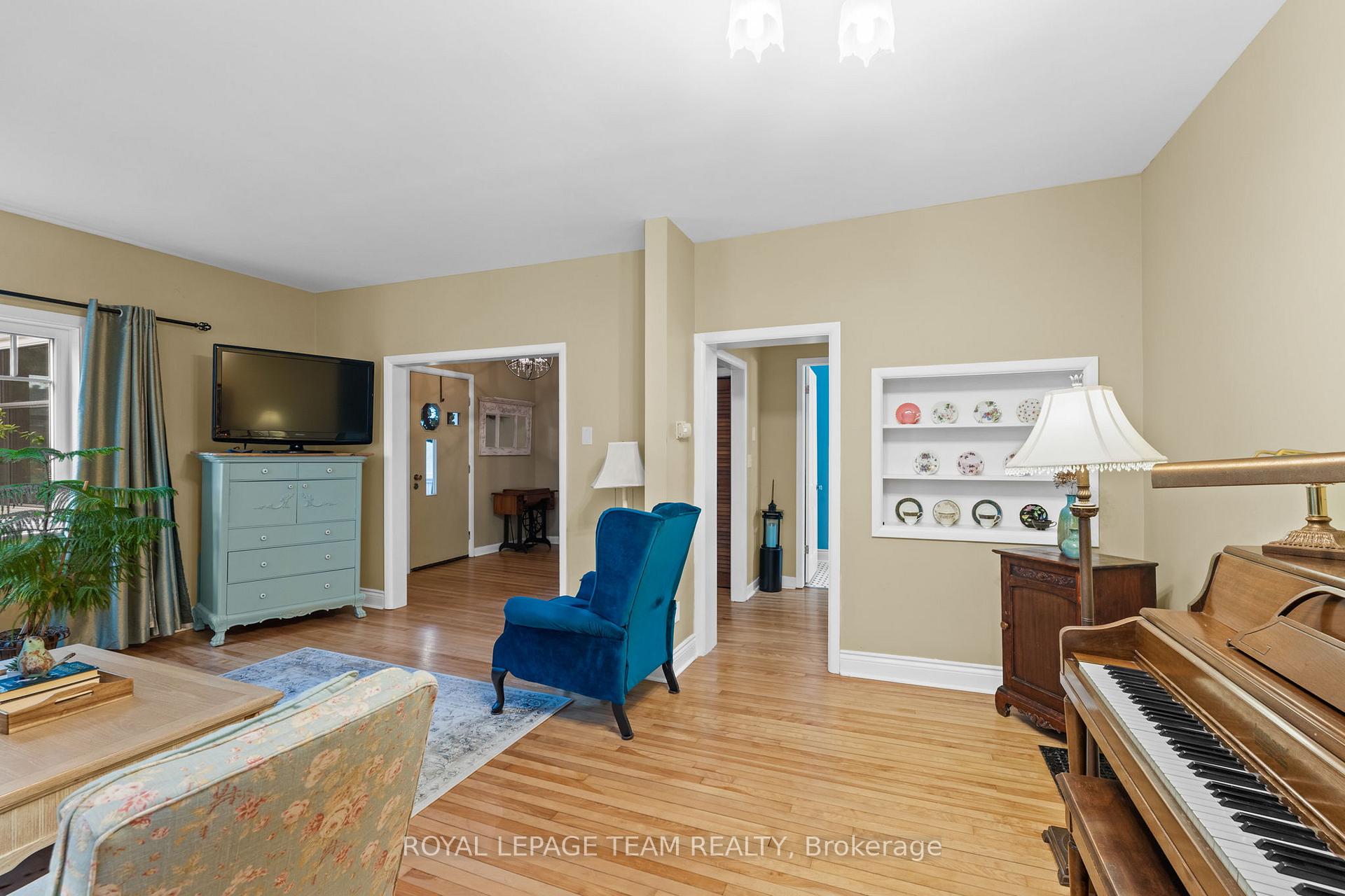 Photo 14 of 82 Lake Avenue E, Carleton Place — HOMEH