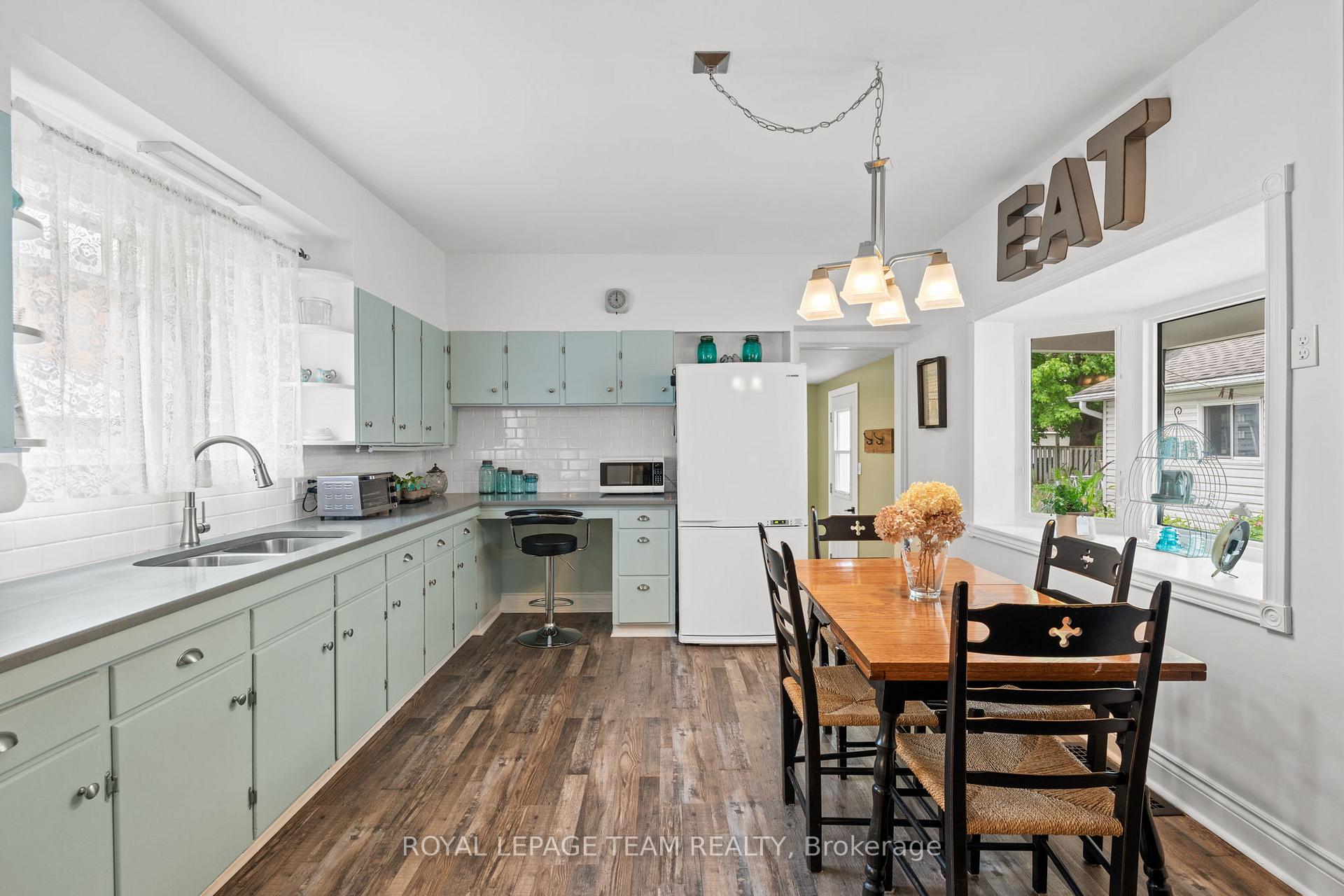 Photo 16 of 82 Lake Avenue E, Carleton Place — HOMEH