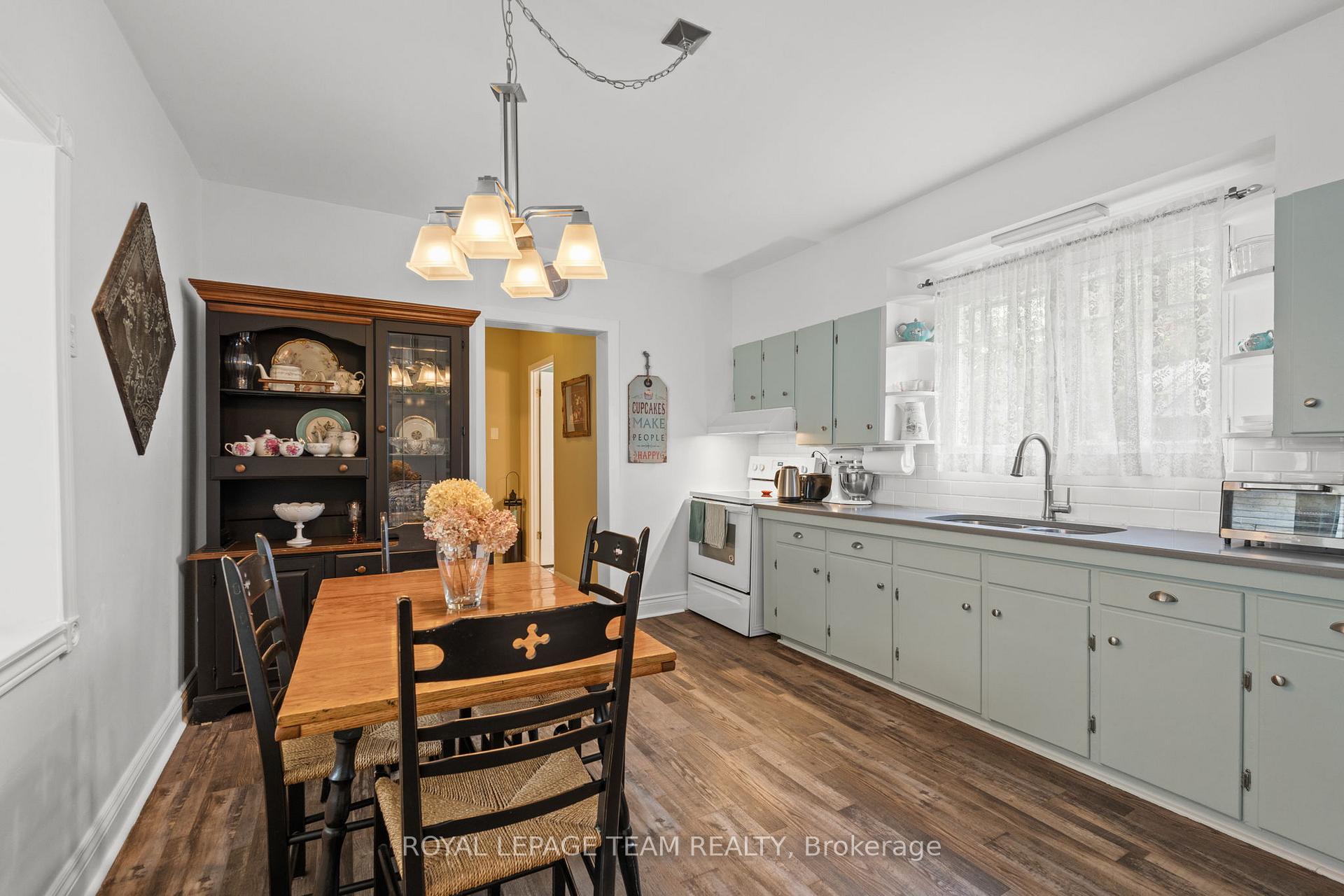 Photo 19 of 82 Lake Avenue E, Carleton Place — HOMEH