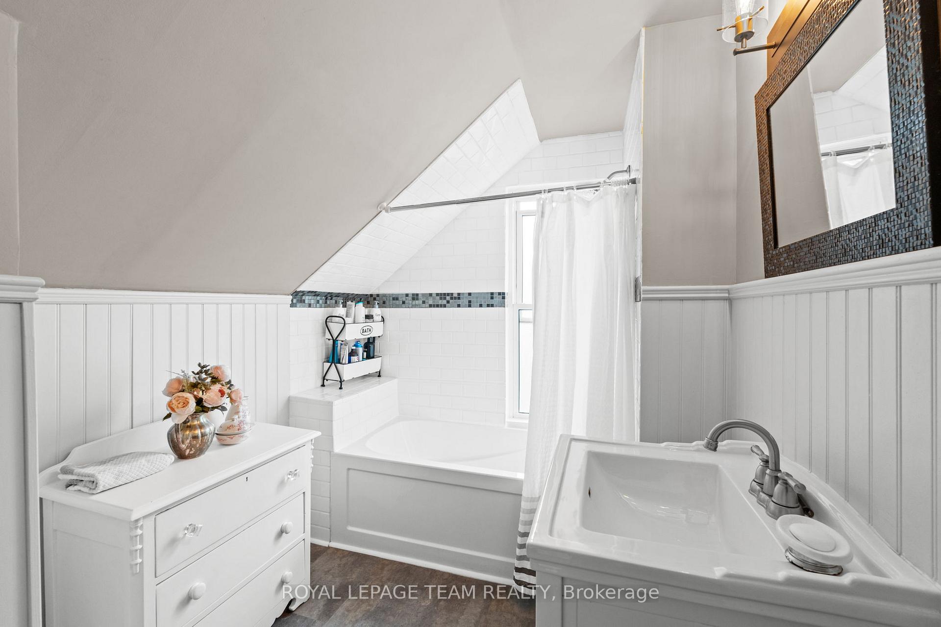 Photo 23 of 82 Lake Avenue E, Carleton Place — HOMEH