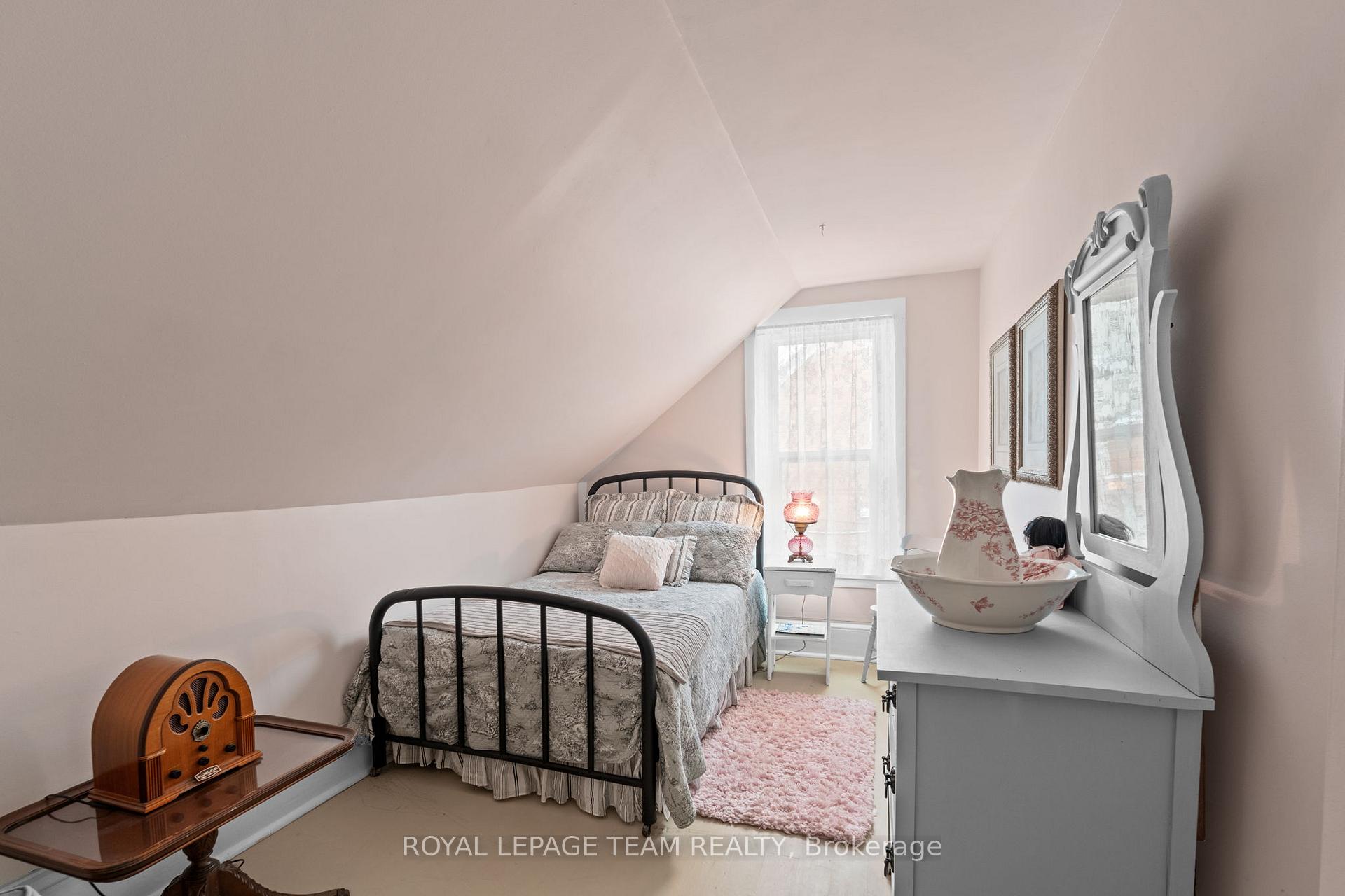 Photo 33 of 82 Lake Avenue E, Carleton Place — HOMEH
