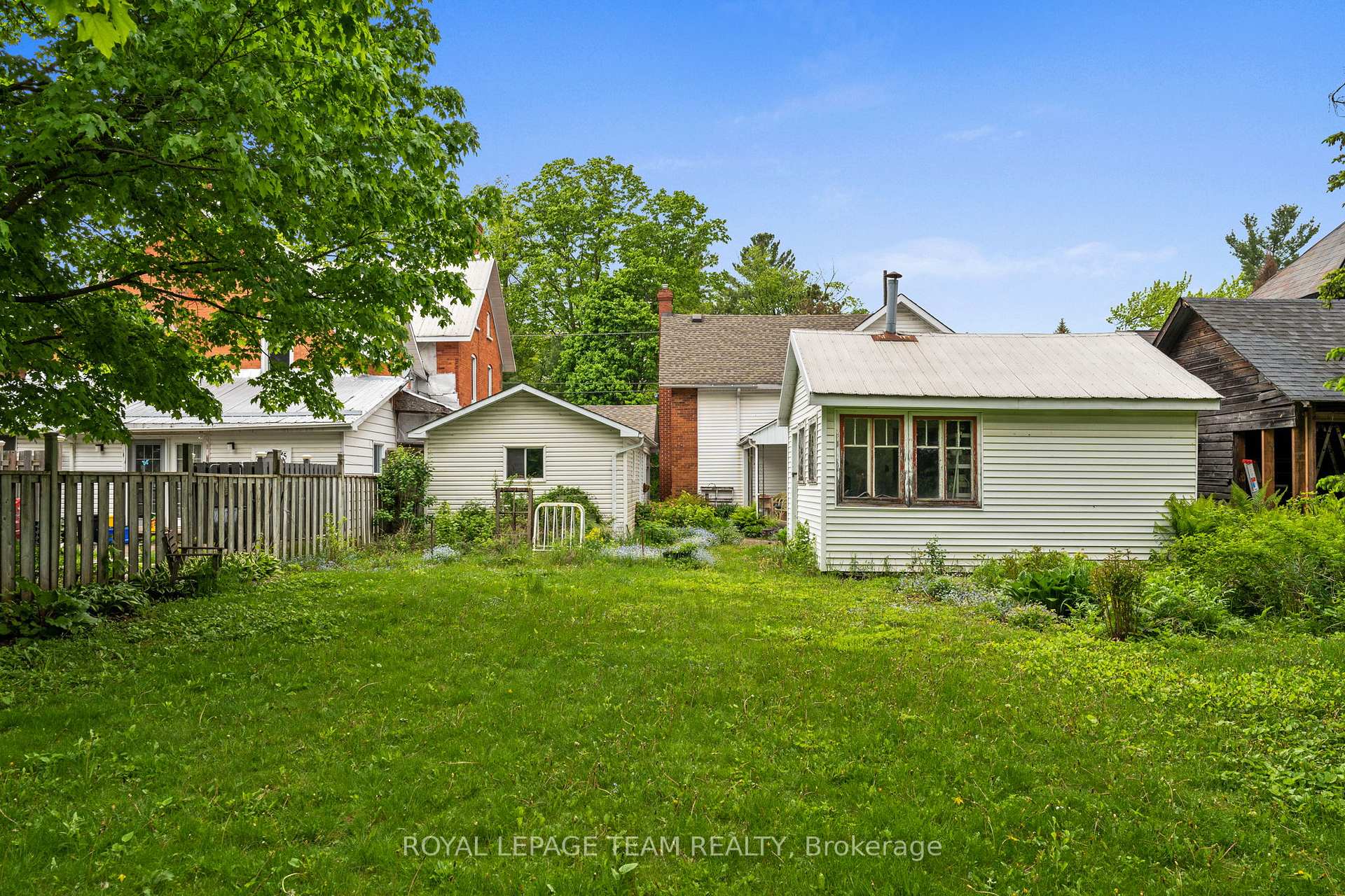 Photo 38 of 82 Lake Avenue E, Carleton Place — HOMEH