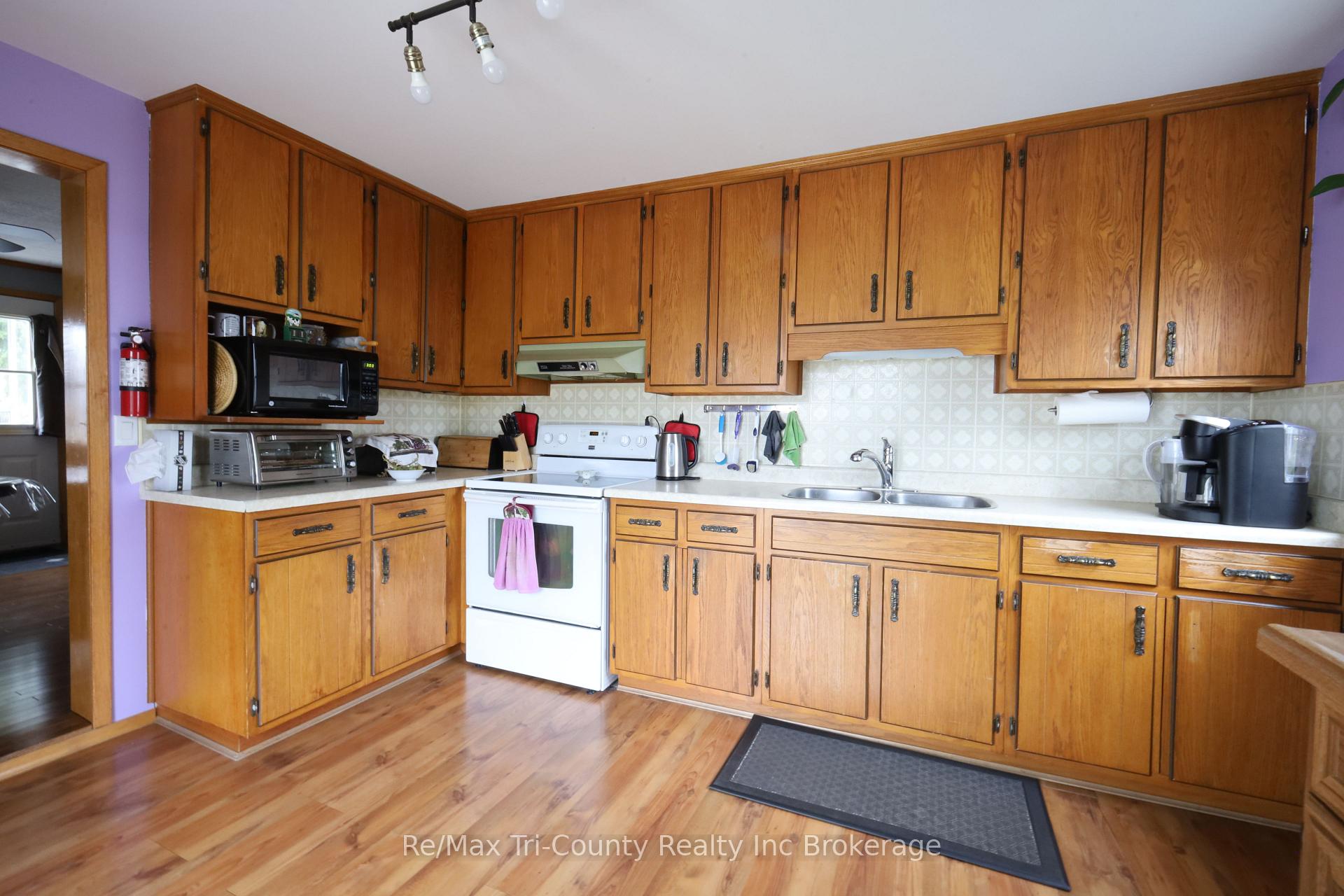 Photo 5 of 55572 Main Street, Bayham, Straffordville — HOMEH