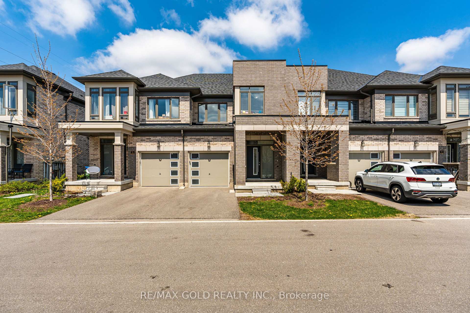 Front of Unit 95, 166 Deerpath Drive