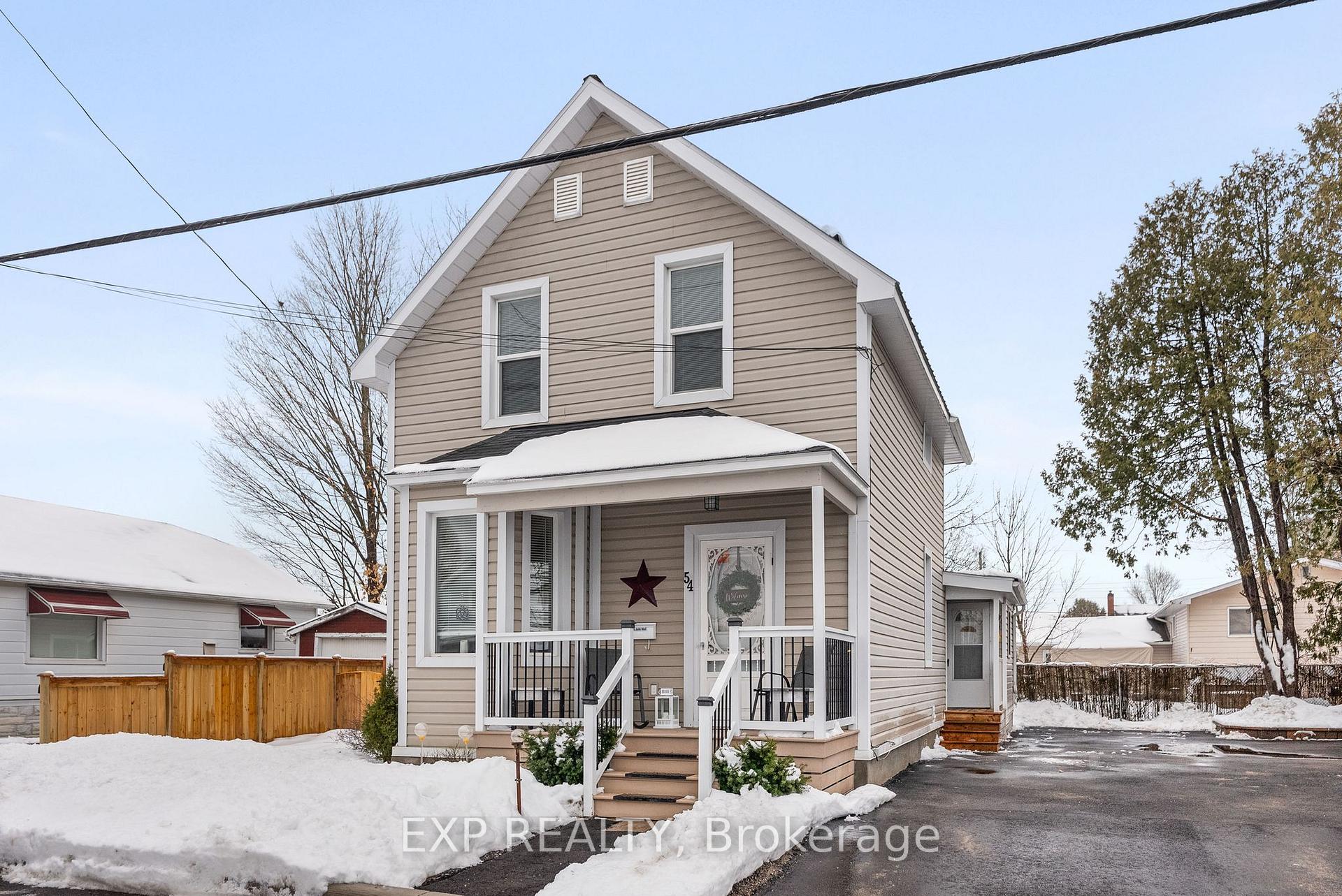 Photo 2 of 54 MacDonald Street S, Arnprior — HOMEH