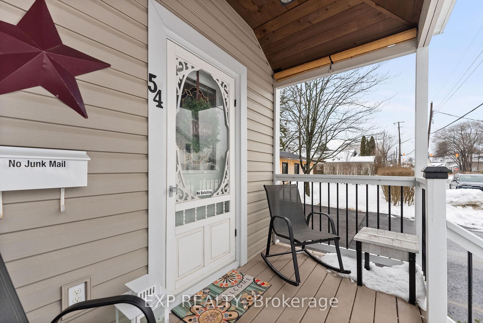 Photo 3 of 54 MacDonald Street S, Arnprior — HOMEH