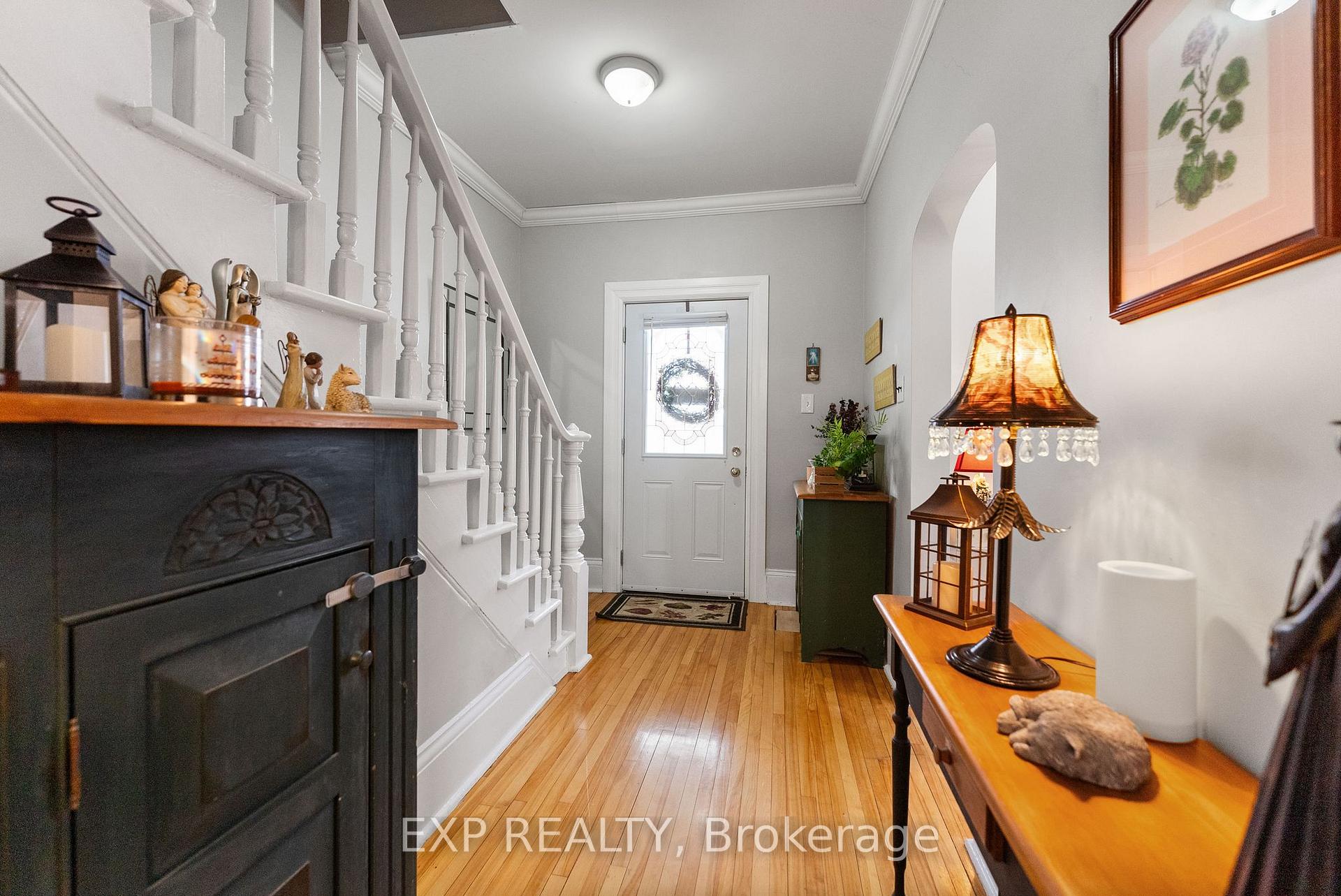 Photo 4 of 54 MacDonald Street S, Arnprior — HOMEH
