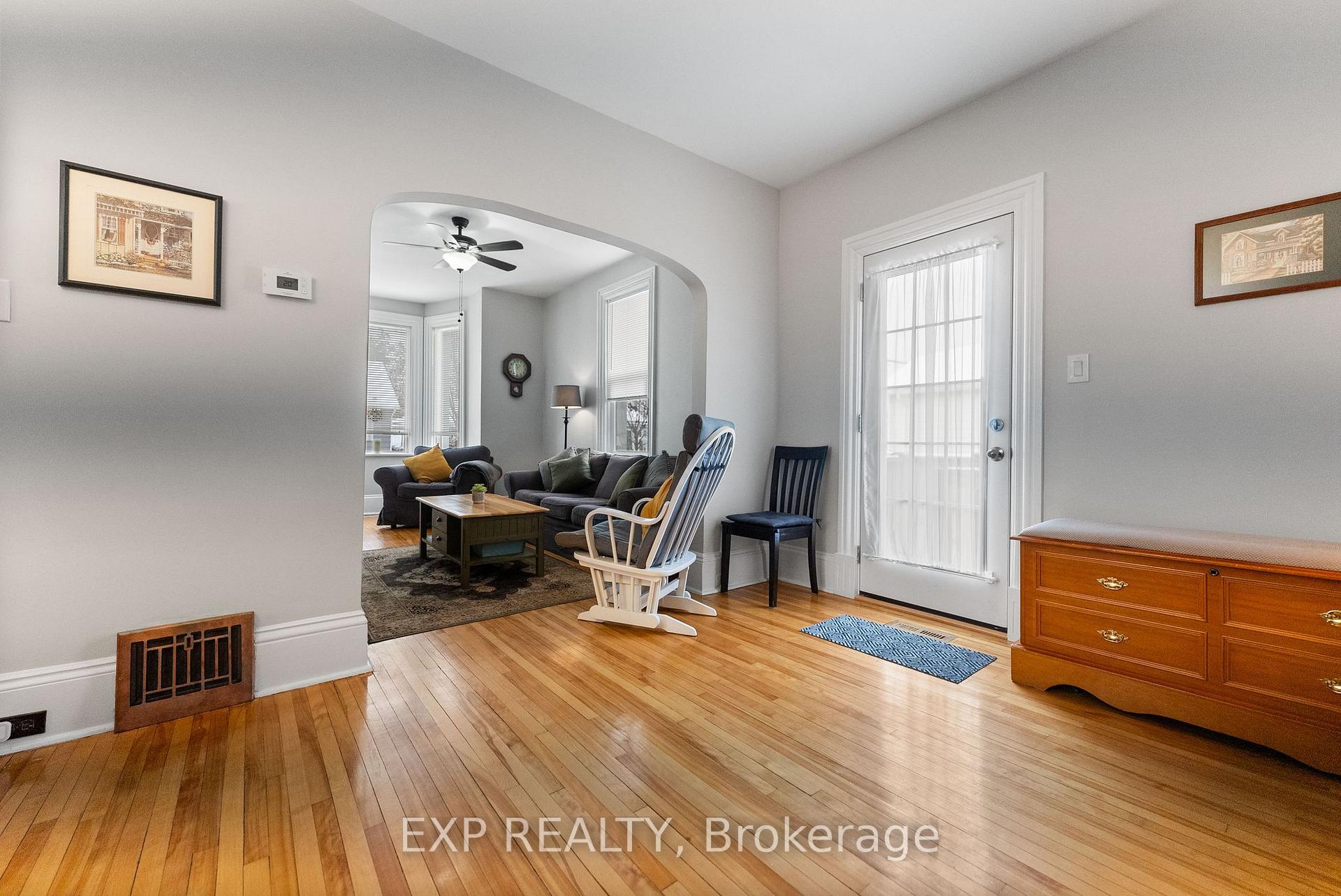 Photo 8 of 54 MacDonald Street S, Arnprior — HOMEH