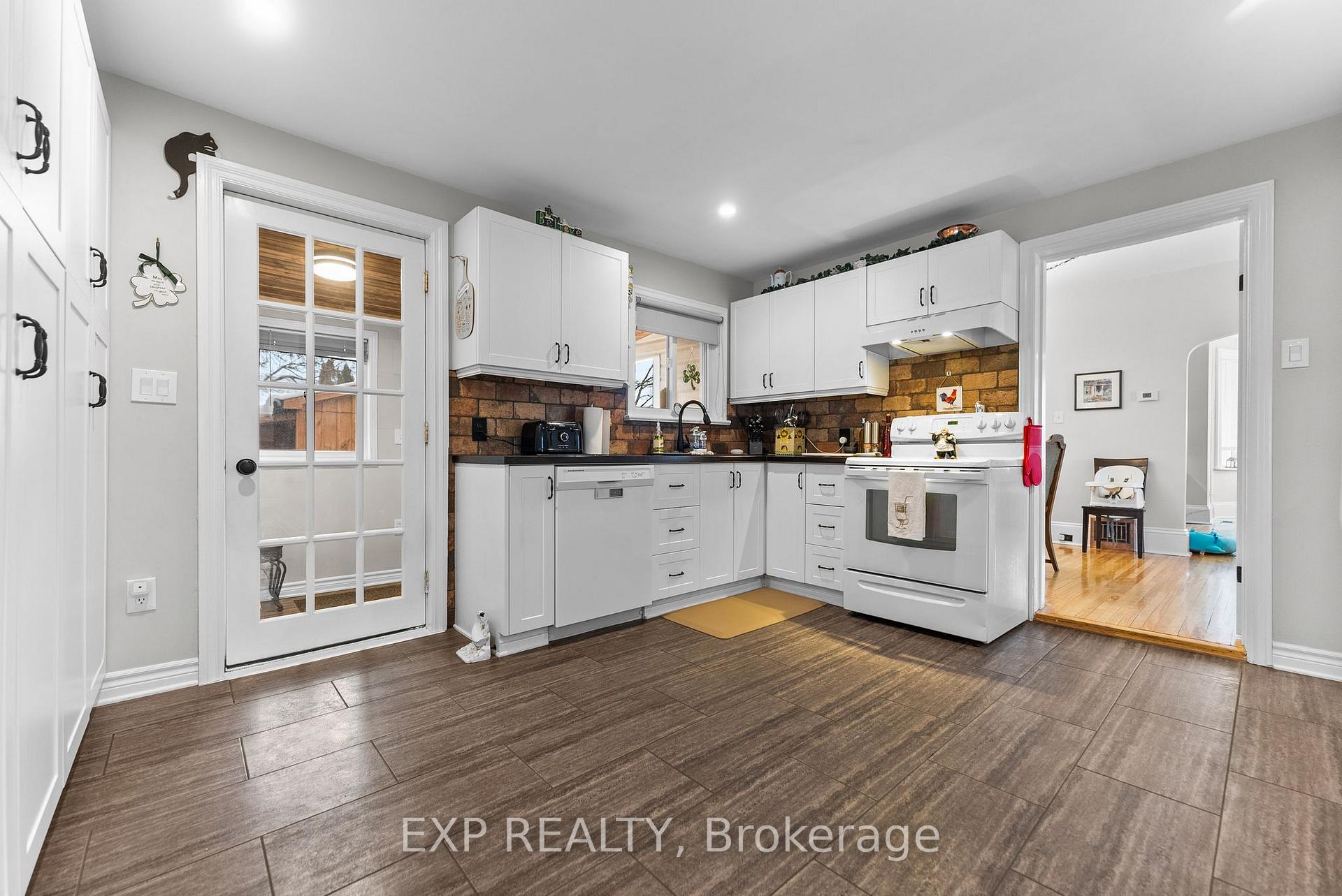 Photo 12 of 54 MacDonald Street S, Arnprior — HOMEH