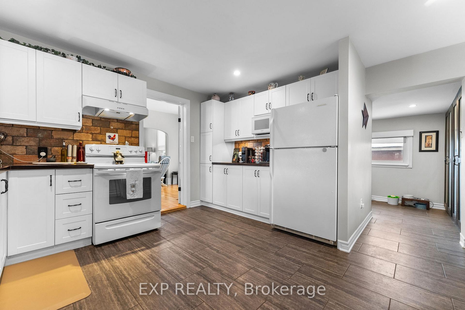 Photo 10 of 54 MacDonald Street S, Arnprior — HOMEH