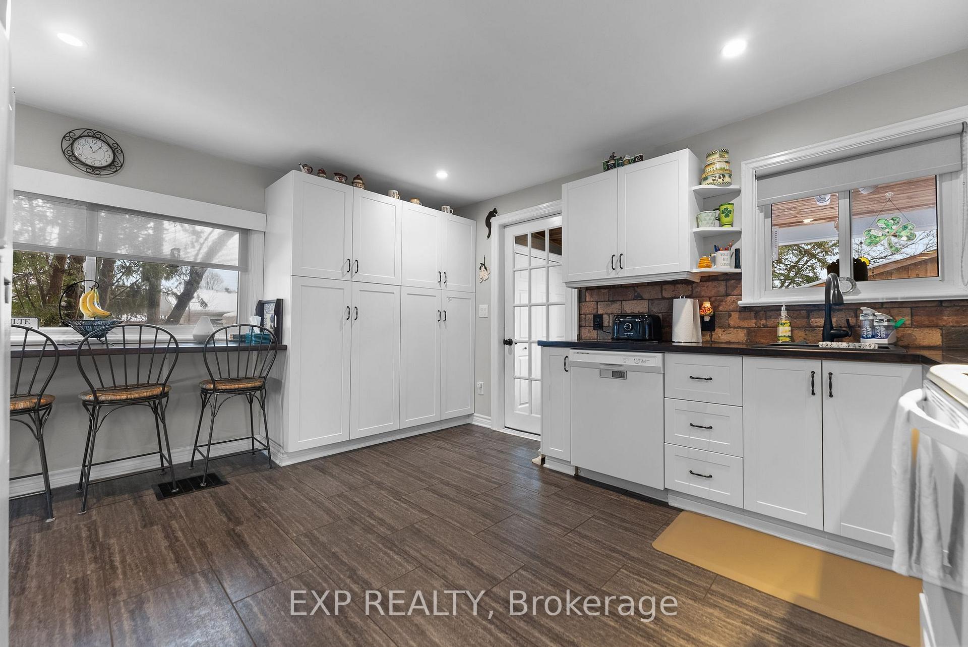 Photo 11 of 54 MacDonald Street S, Arnprior — HOMEH
