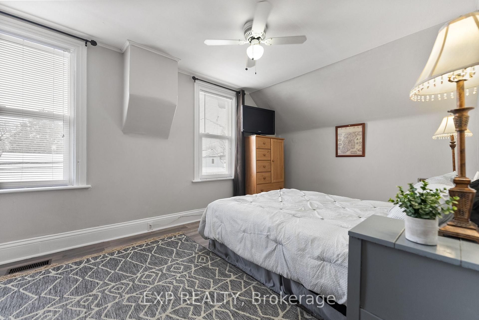 Photo 21 of 54 MacDonald Street S, Arnprior — HOMEH