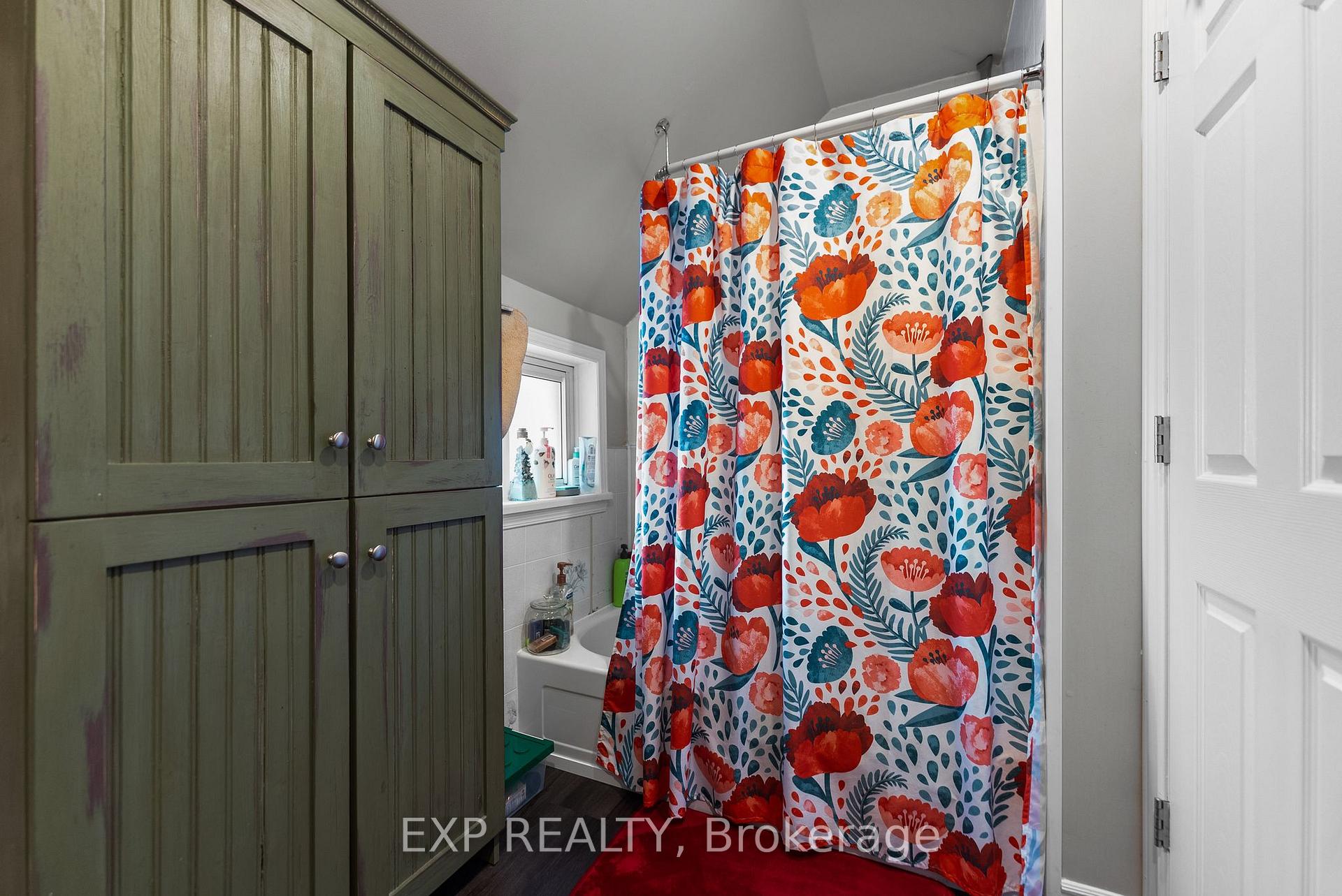 Photo 25 of 54 MacDonald Street S, Arnprior — HOMEH