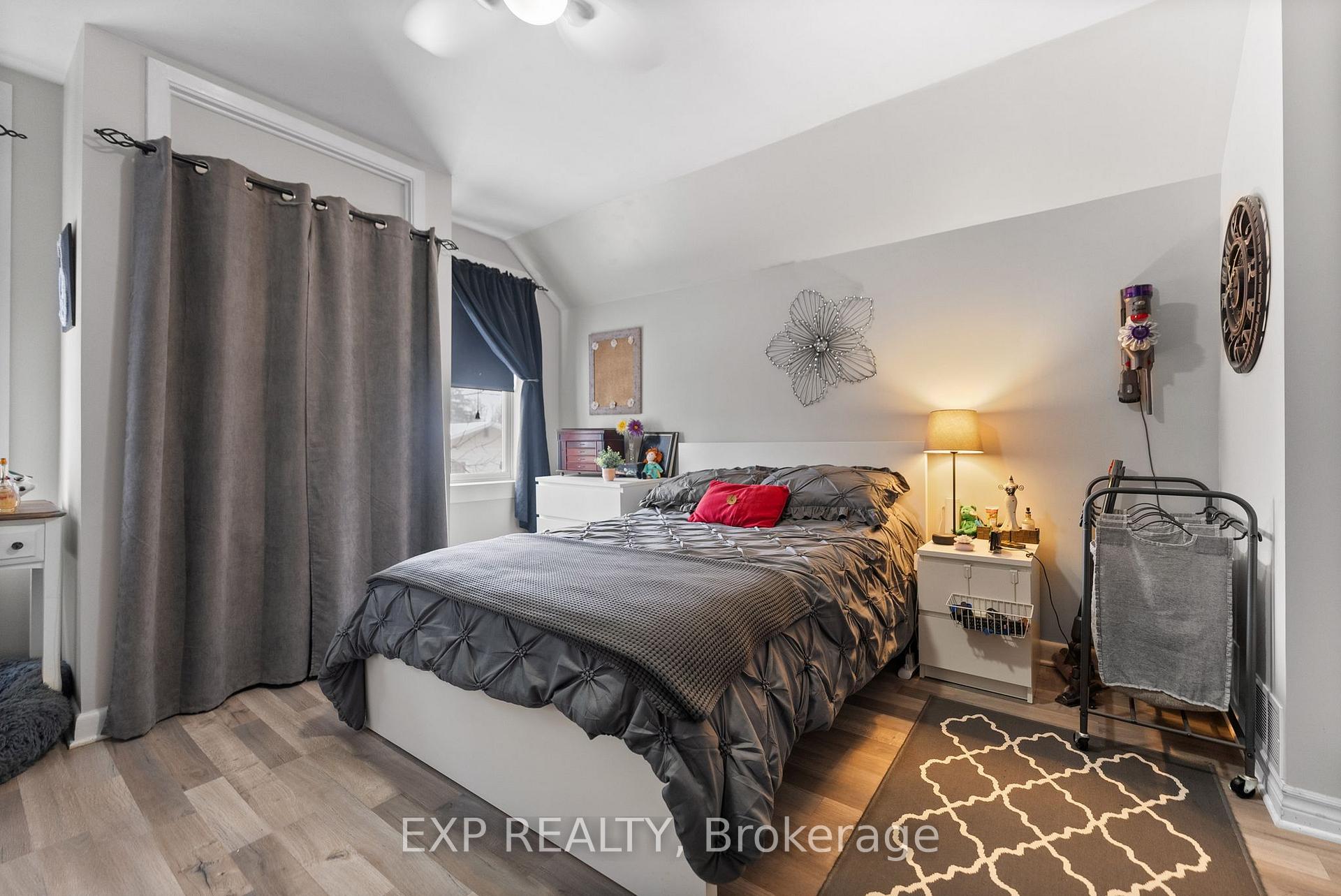 Photo 26 of 54 MacDonald Street S, Arnprior — HOMEH