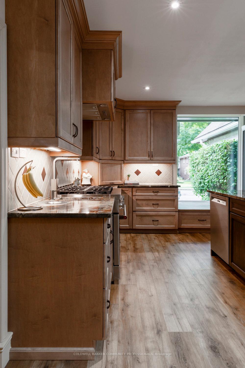 Photo 7 of 50 Braemar Place, Hamilton, Mohawk — HOMEH