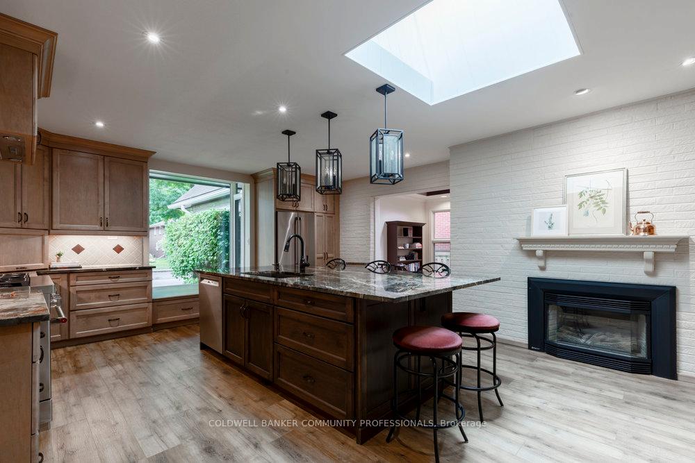 Photo 9 of 50 Braemar Place, Hamilton, Mohawk — HOMEH