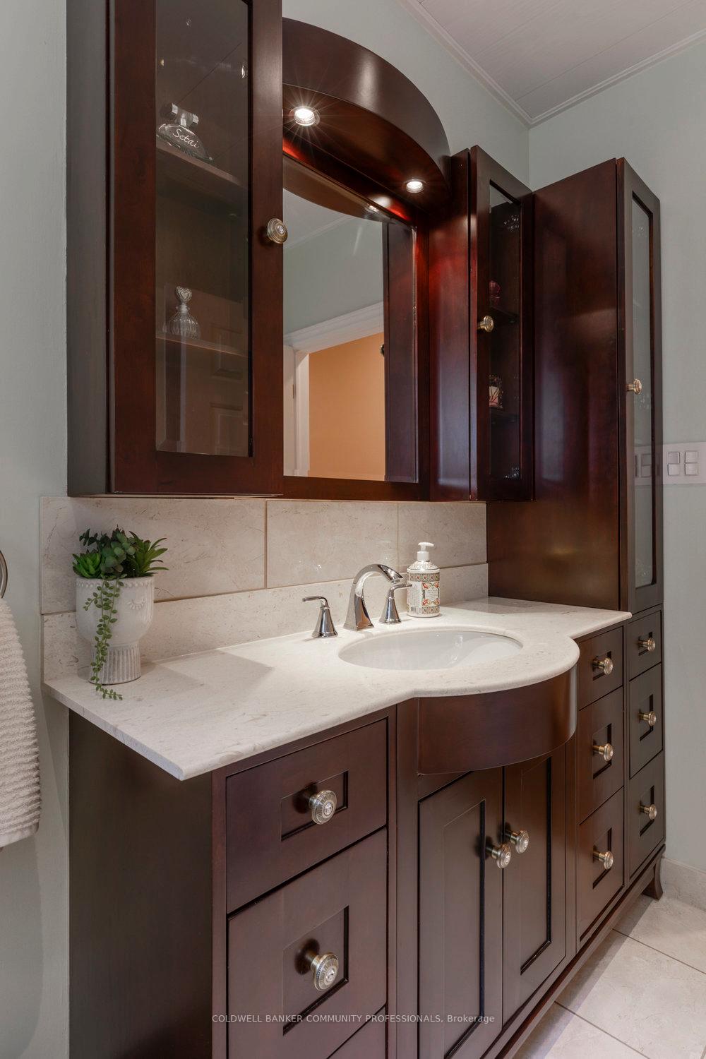 Photo 18 of 50 Braemar Place, Hamilton, Mohawk — HOMEH