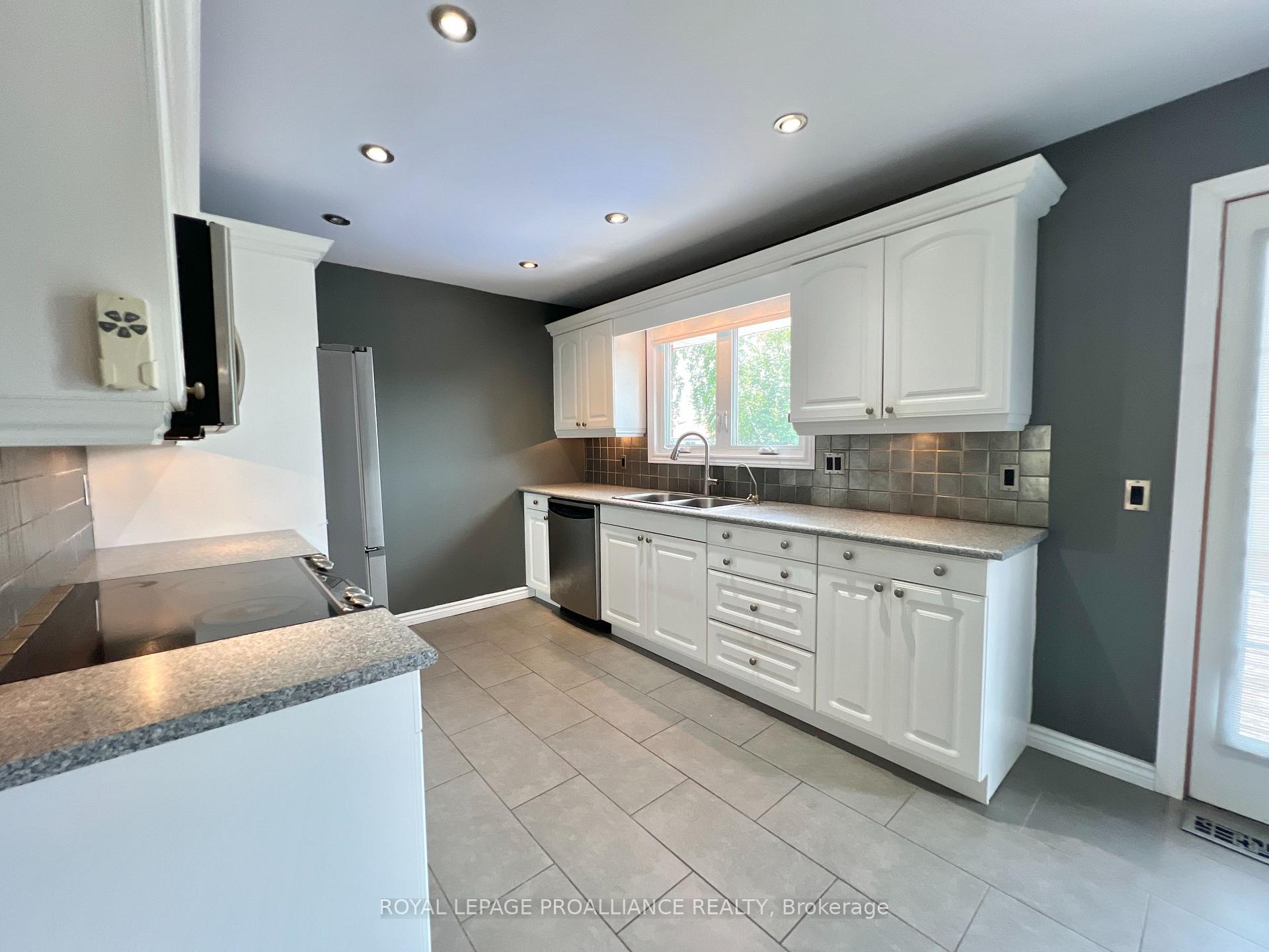 Photo 9 of 21 Dunnett Boulevard, Belleville, Belleville Ward — HOMEH