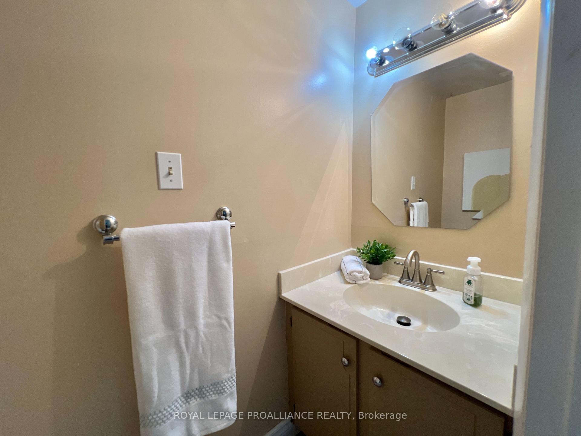 Photo 11 of 21 Dunnett Boulevard, Belleville, Belleville Ward — HOMEH
