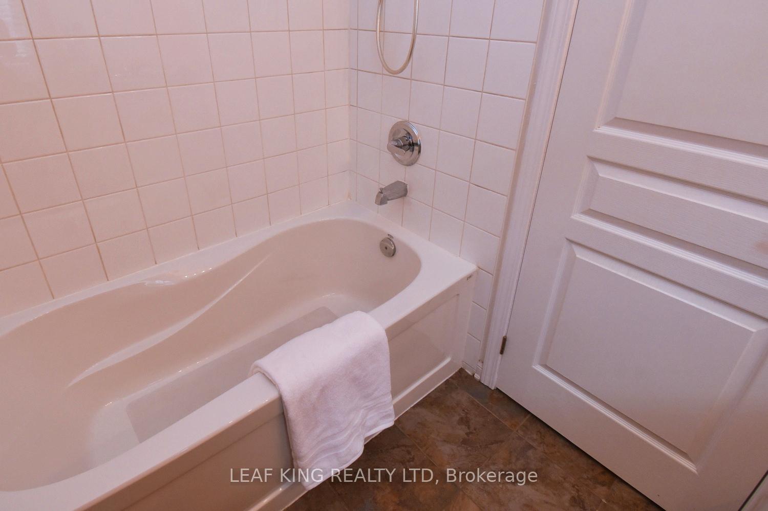 Photo 8 of 38 Cranston Street, Hamilton, Meadowlands — HOMEH