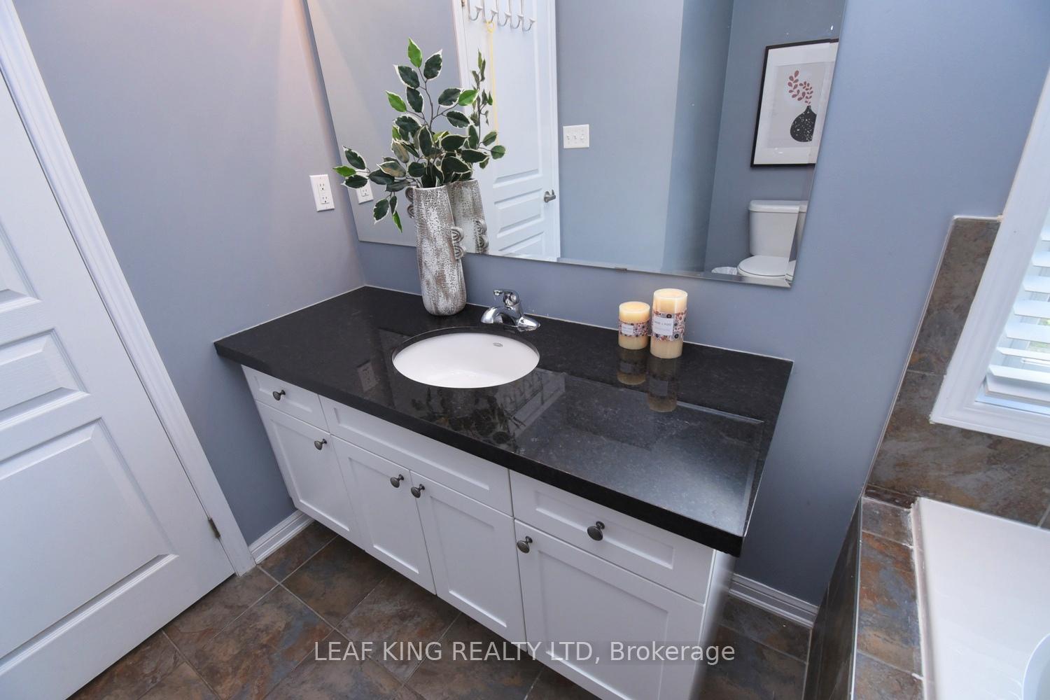 Photo 11 of 38 Cranston Street, Hamilton, Meadowlands — HOMEH