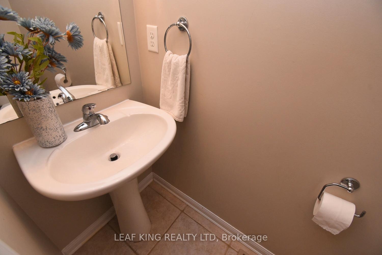 Photo 15 of 38 Cranston Street, Hamilton, Meadowlands — HOMEH