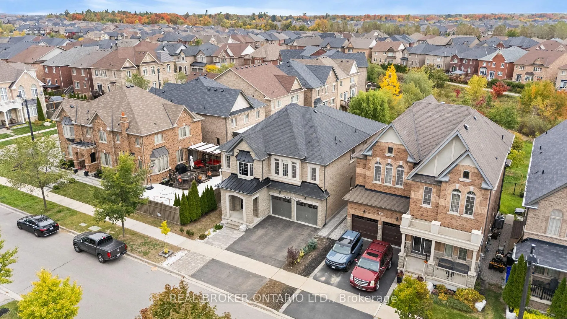 Photo 12 of 41 Pelee Avenue, Vaughan, Kleinburg — HOMEH