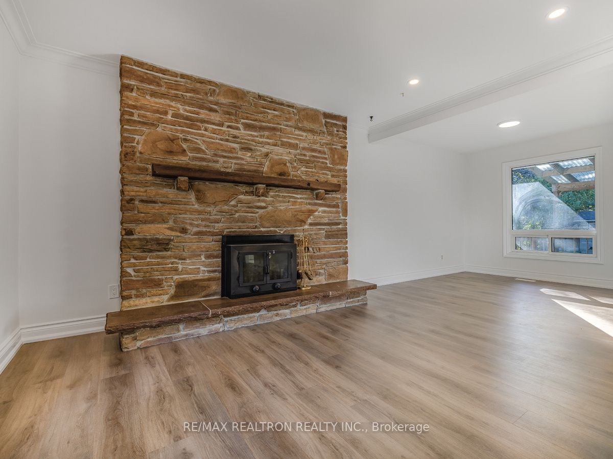 Photo 29 of Unit Upper, 63 Royal Road, Aurora, Aurora Village — HOMEH