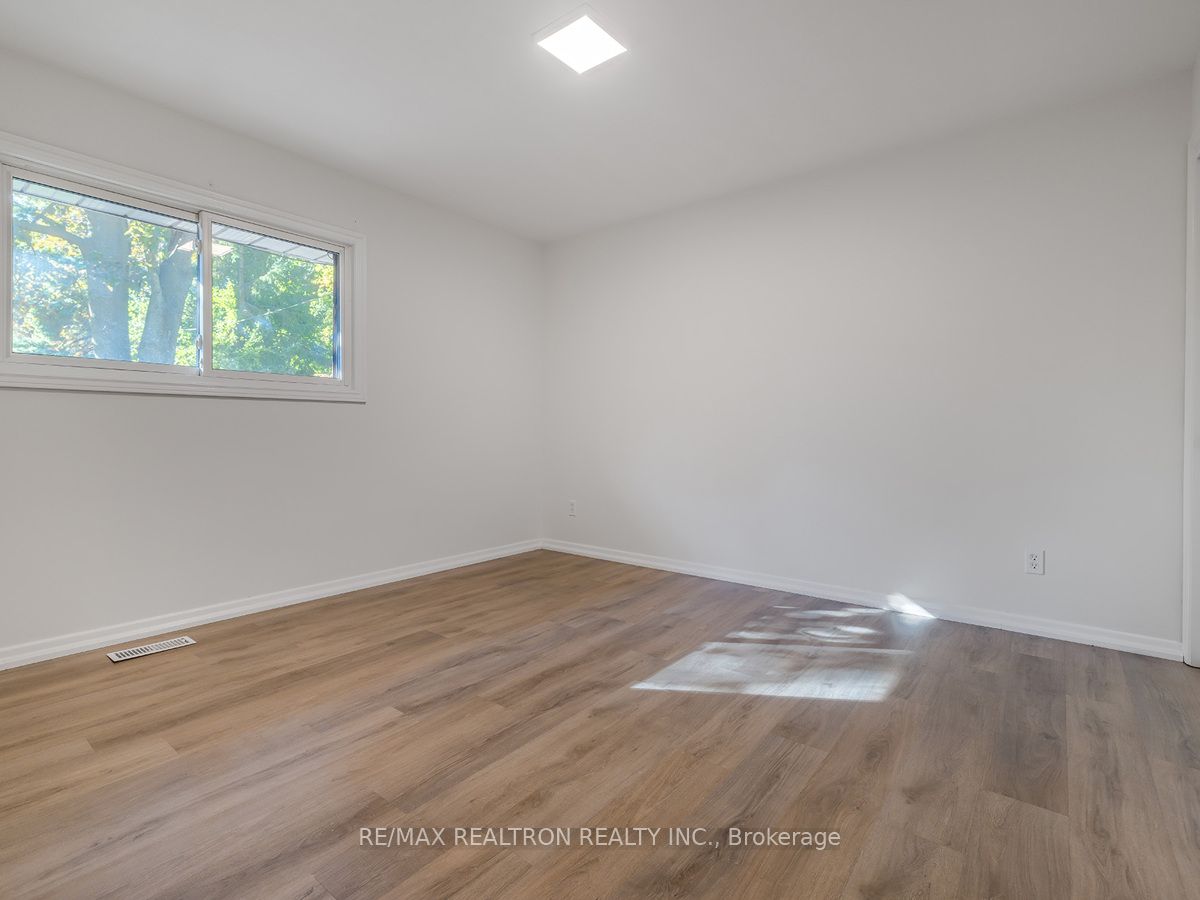 Photo 37 of Unit Upper, 63 Royal Road, Aurora, Aurora Village — HOMEH