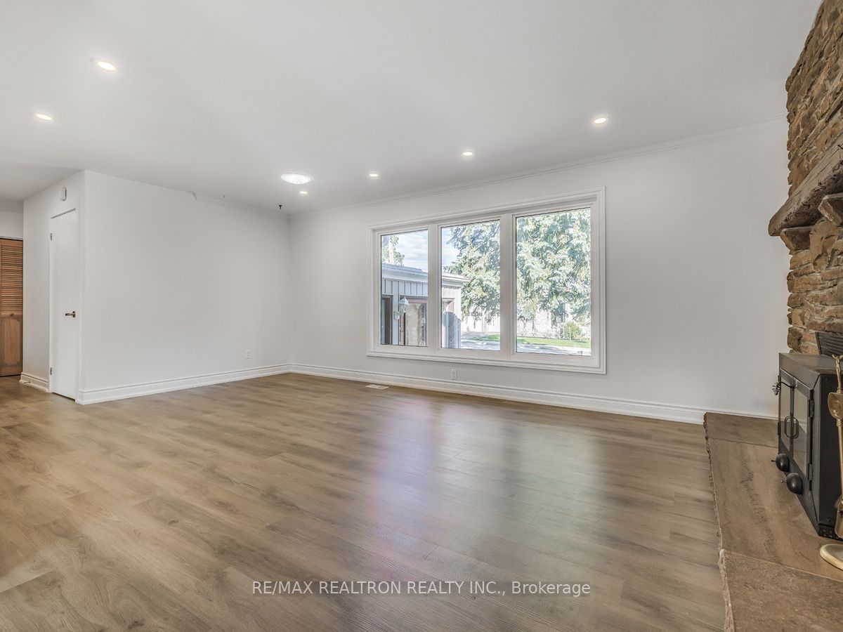 Photo 31 of Unit Upper, 63 Royal Road, Aurora, Aurora Village — HOMEH