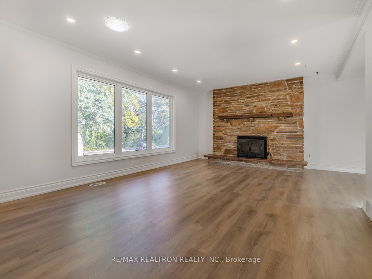Photo 27 of Unit Upper, 63 Royal Road, Aurora, Aurora Village — HOMEH