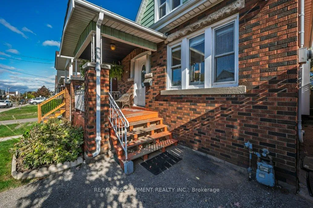 Photo 5 of 128 Crosthwaite Avenue N, Hamilton, Homeside — HOMEH