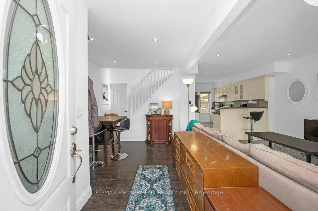 Photo 8 of 128 Crosthwaite Avenue N, Hamilton, Homeside — HOMEH
