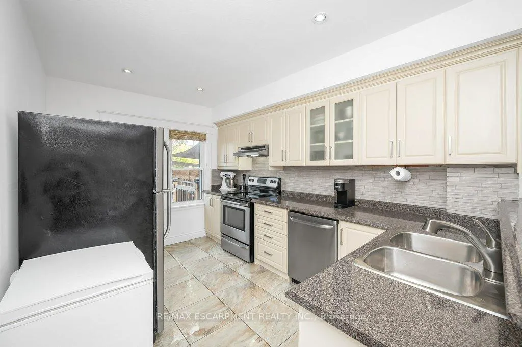 Photo 16 of 128 Crosthwaite Avenue N, Hamilton, Homeside — HOMEH