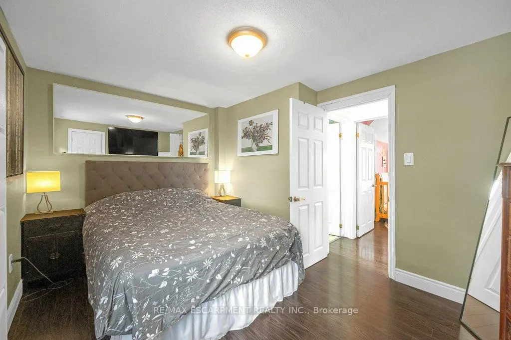 Photo 24 of 128 Crosthwaite Avenue N, Hamilton, Homeside — HOMEH